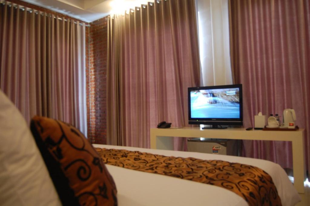 The Jhon'S Cianjur Aquatic Resort Room photo
